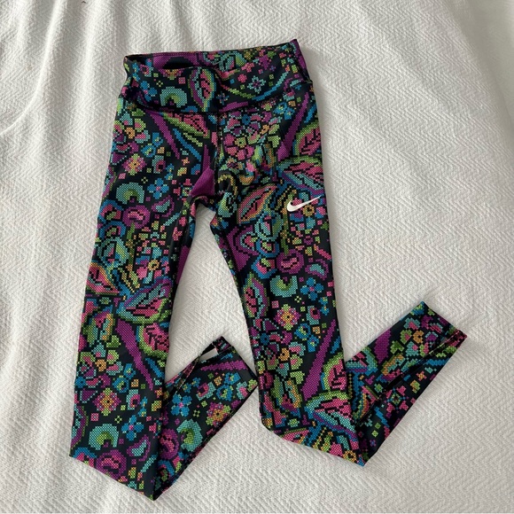 Patterned Nike Fast Leggings - Picture 2 of 7